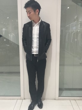 「白シャツ」｜「アイテム（ライダースジャケット）」を使った、永徹さん（メンズ・172cm）の秋コーディネート