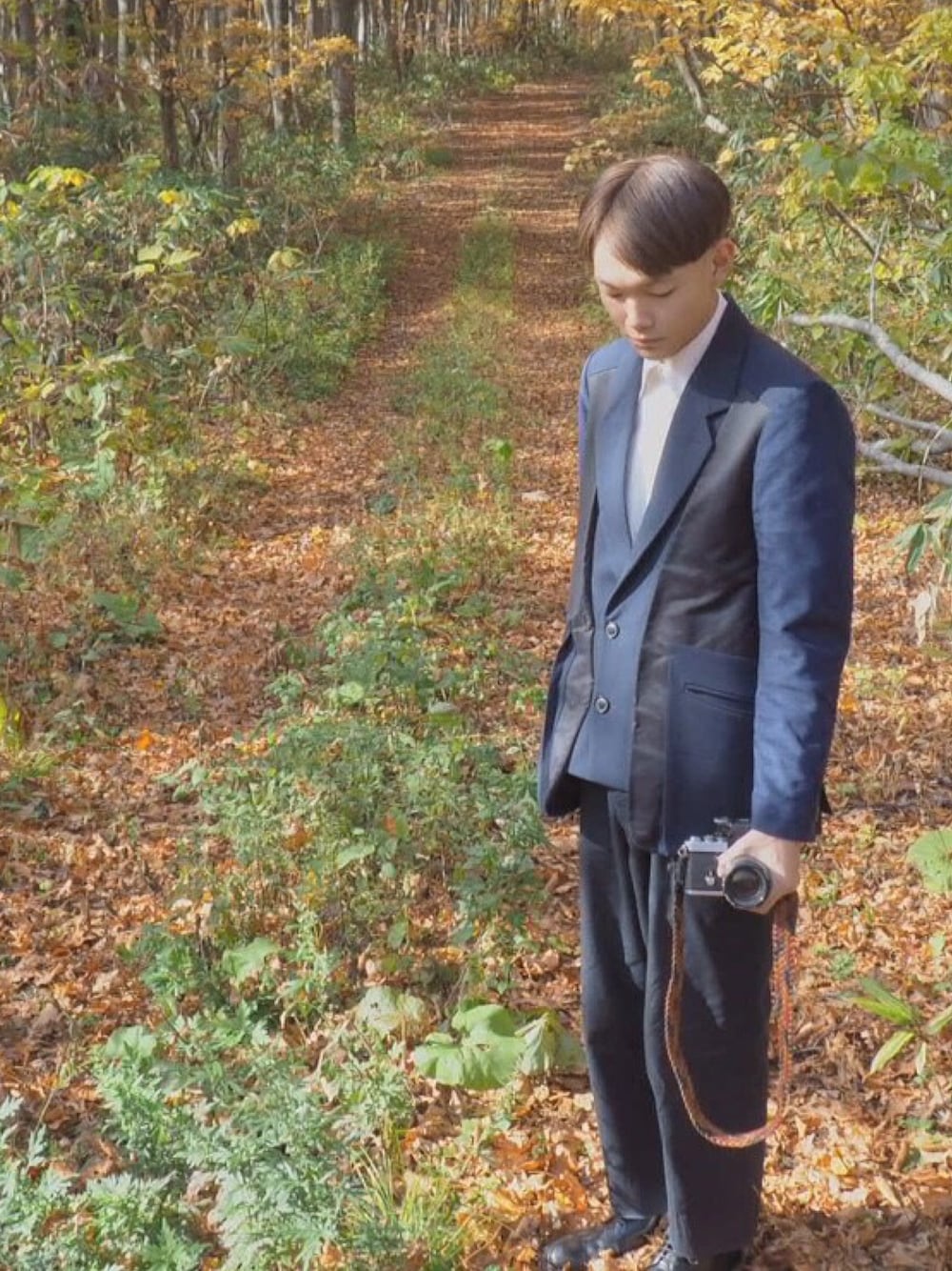 「UMIT BENAN、GIVENCHY」｜「umit benanのアイテム（テーラードジャケット、ブルー系）」を使った、まよさん（メンズ・174cm）の秋コーディネートの1枚目の写真