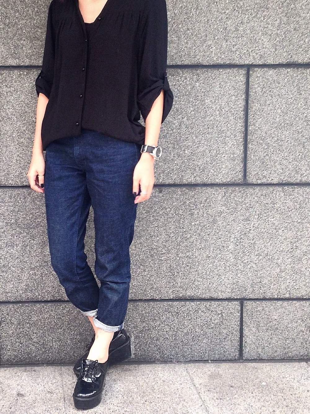「moussy、AZUL by moussy、SLY LANG」｜「SLY LANGのプラットフォームエナメルシューズ（その他シューズ、ブラック系）」を使った、m’さん（レディース・163cm）の秋コーディネートの1枚目の写真