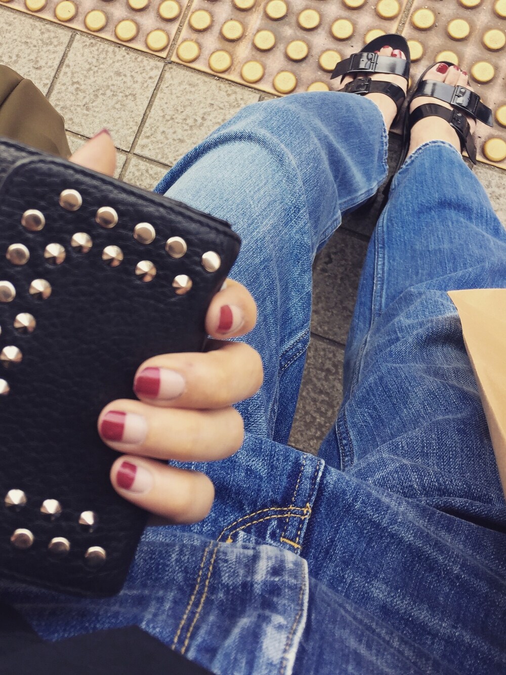 「BLACK BY MOUSSYのアイテム（デニムパンツ、ブルー系）」を使った、m’さん（レディース・163cm）の夏コーディネートの1枚目の写真