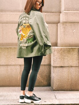 「Jeffrey Campbell（ジェフリーキャンベル）のアイテム（スニーカー）」を使った、Akaneさん（レディース・163cm）の春コーディネート