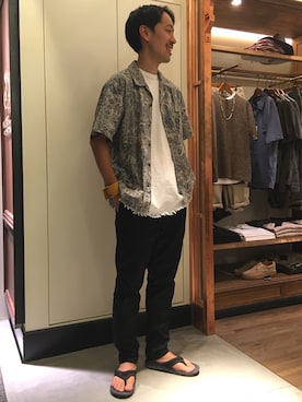 「アイテム（バングル/リストバンド、オレンジ系）」を使った、Keisuke Osukaさん（メンズ・176cm）の夏コーディネート