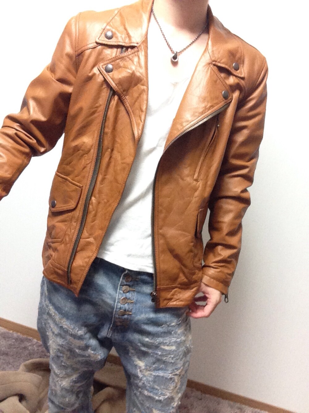 「Bonds & Peaceのアイテム（ライダースジャケット、ブラウン系）」を使った、かつさん（メンズ・172cm）の秋コーディネートの1枚目の写真