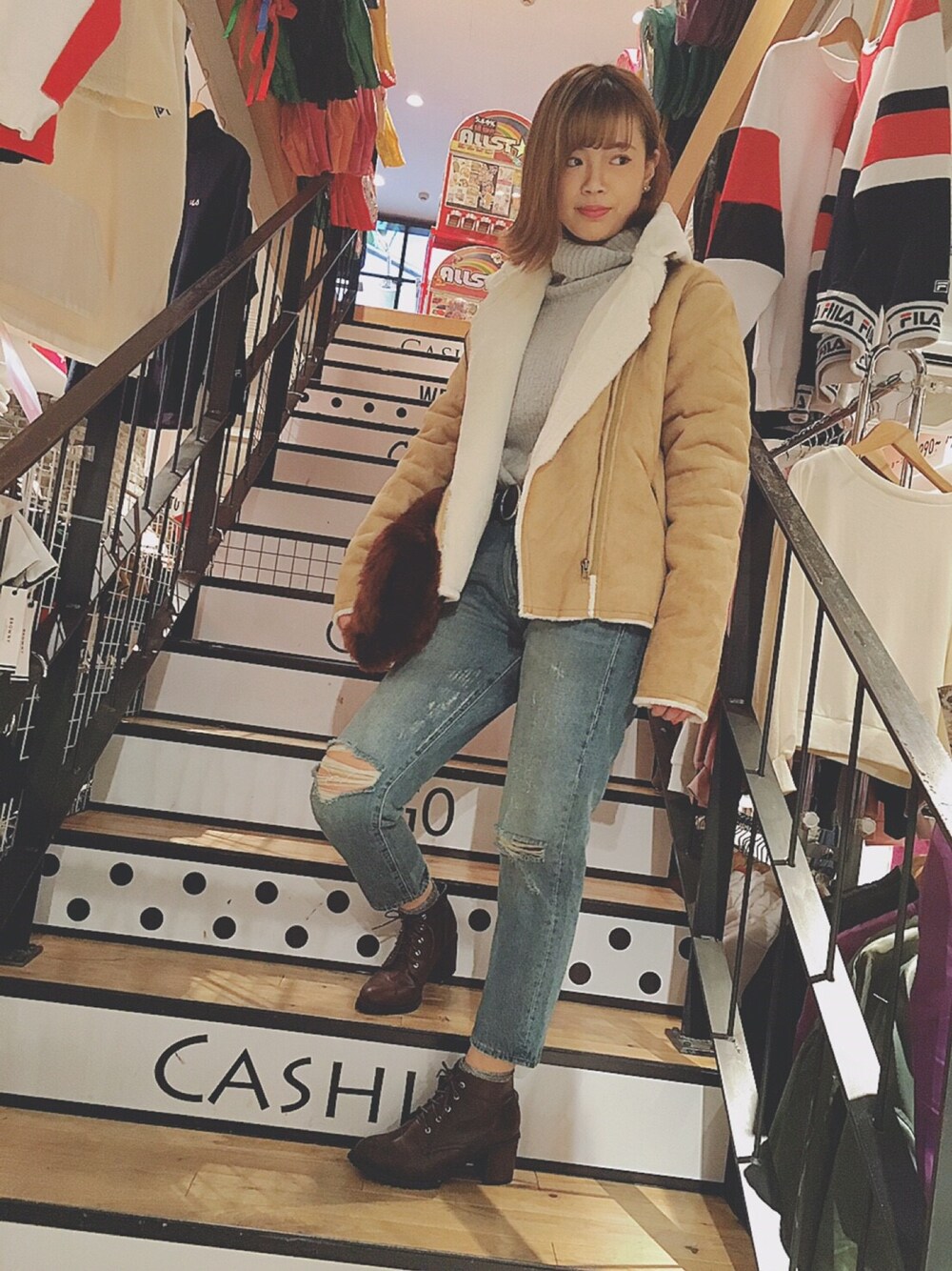「outfit」｜「WEGOのDISPARK/テーパードクラッシュデニム（デニムパンツ、ブルー系）」を使った、マイミさん（レディース・165cm）の秋コーディネートの1枚目の写真