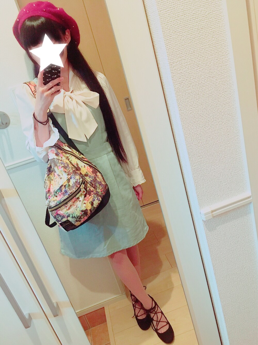 「earth music&ecologyの【2016Autumn】レースアップヒールパンプス（パンプス、ブラック系）」を使った、senaさん（レディース・151cm）の秋コーディネートの1枚目の写真