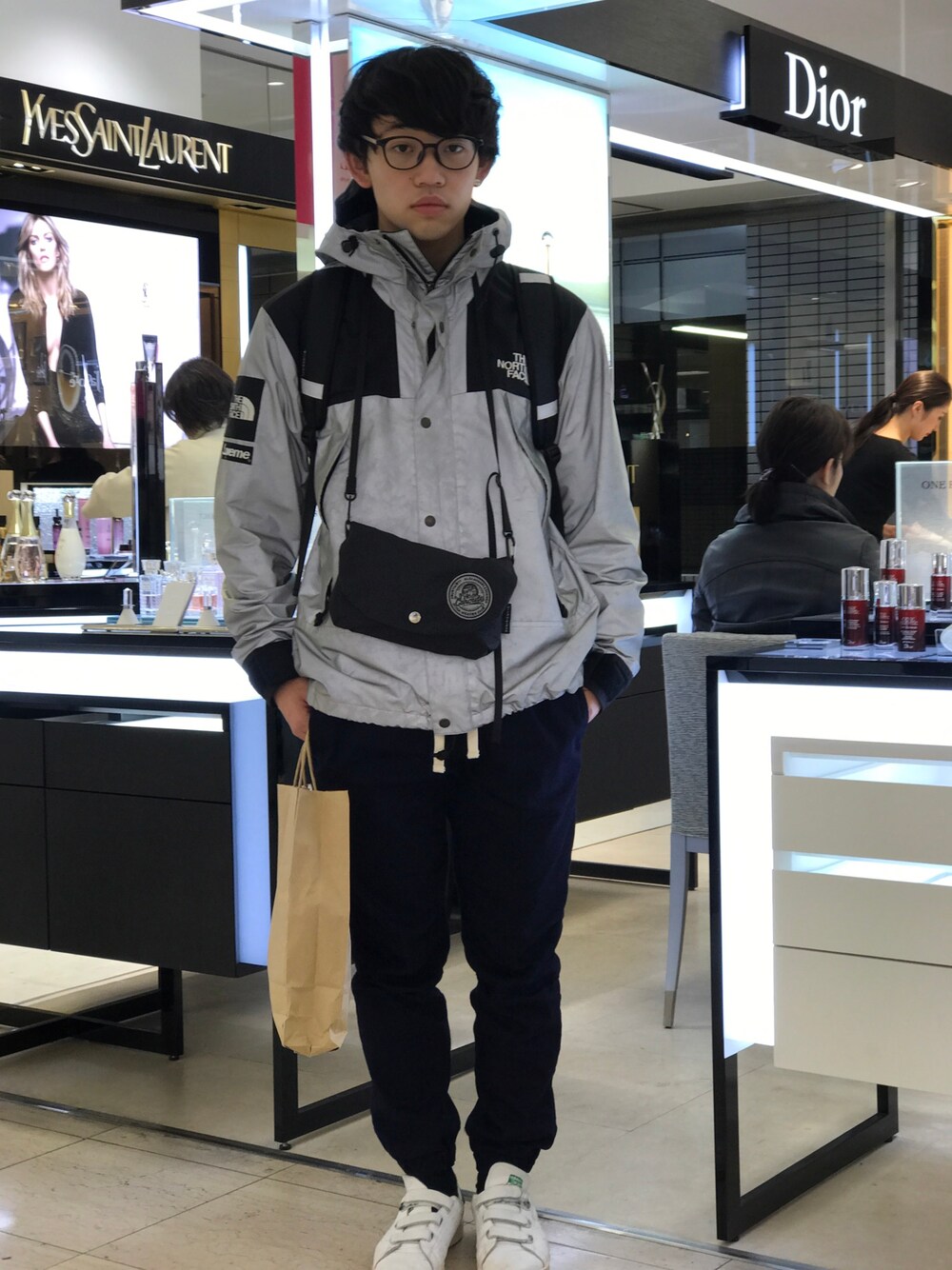 「めがね、supreme、リフレクター、THE NORTH FACE、adidas、学生、stan smith」｜「AlexanderLeeChangの2016夏秋　AWF X-PAC BACKPACK（バックパック/リュック、ブラック系）」を使った、ししさん（メンズ・170cm）の秋コーディネートの1枚目の写真