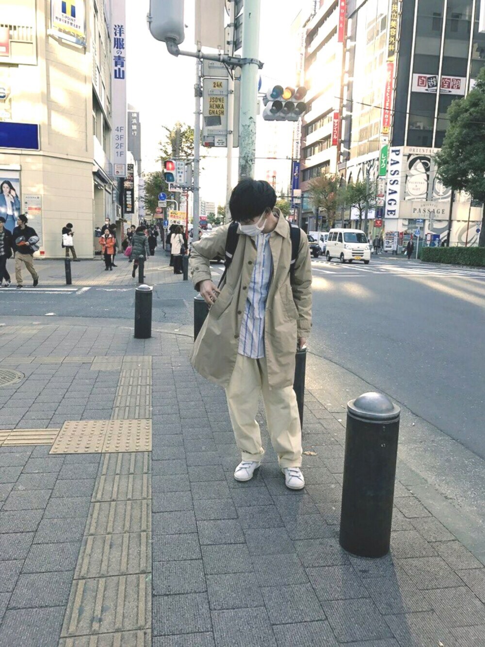 「コーデュロイ、ノーカラーシャツ、ステンカラーコート、adidas originals、BEAMS、コーデュロイパンツ、古着、Paul Smith」｜「BEAMSのアイテム（シャツ/ブラウス、ブルー系）」を使った、ししさん（メンズ・170cm）の冬コーディネートの1枚目の写真
