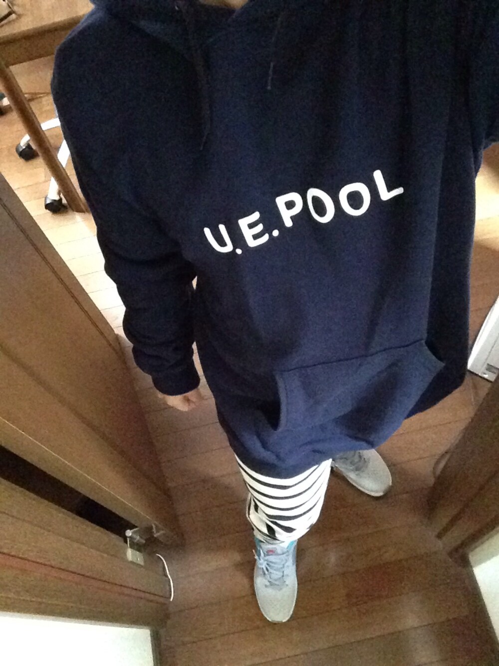 「the POOL aoyamaのアイテム（パーカー、ブルー系）」を使った、P-Y-U-N-T-Aさん（メンズ・165cm）の春コーディネートの1枚目の写真