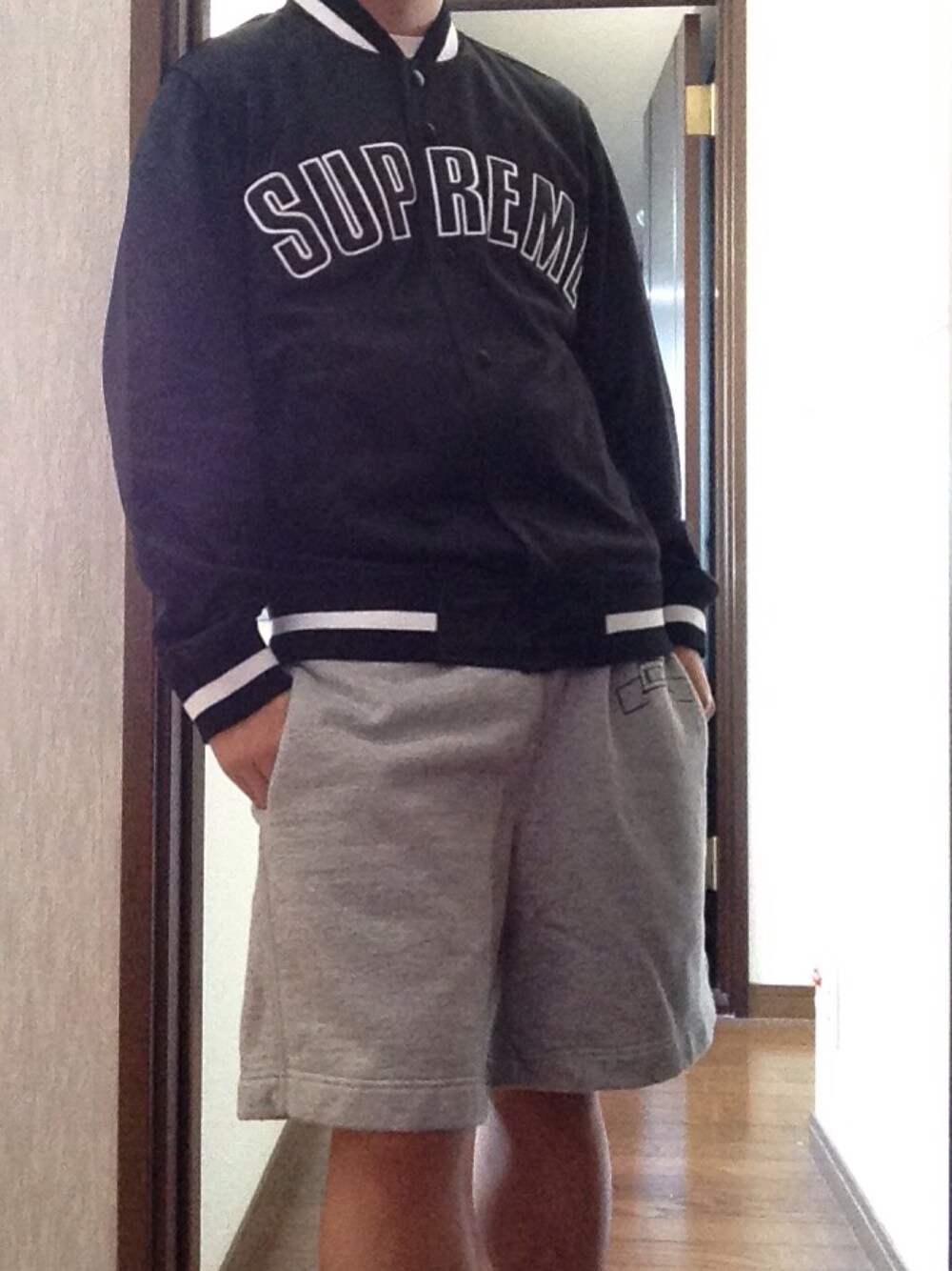 「Supreme のアイテム（ブルゾン、ブラック系）」を使った、P-Y-U-N-T-Aさん（メンズ・165cm）の春コーディネートの1枚目の写真