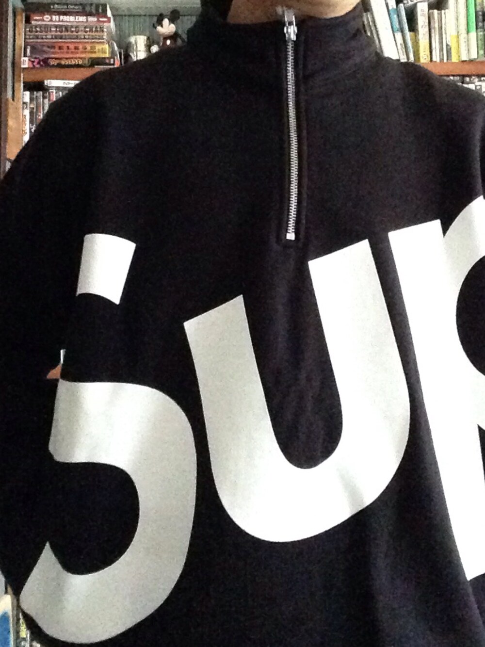 「supreme」｜「Supreme のアイテム（スウェット、ブラック系）」を使った、P-Y-U-N-T-Aさん（メンズ・165cm）の秋コーディネートの1枚目の写真