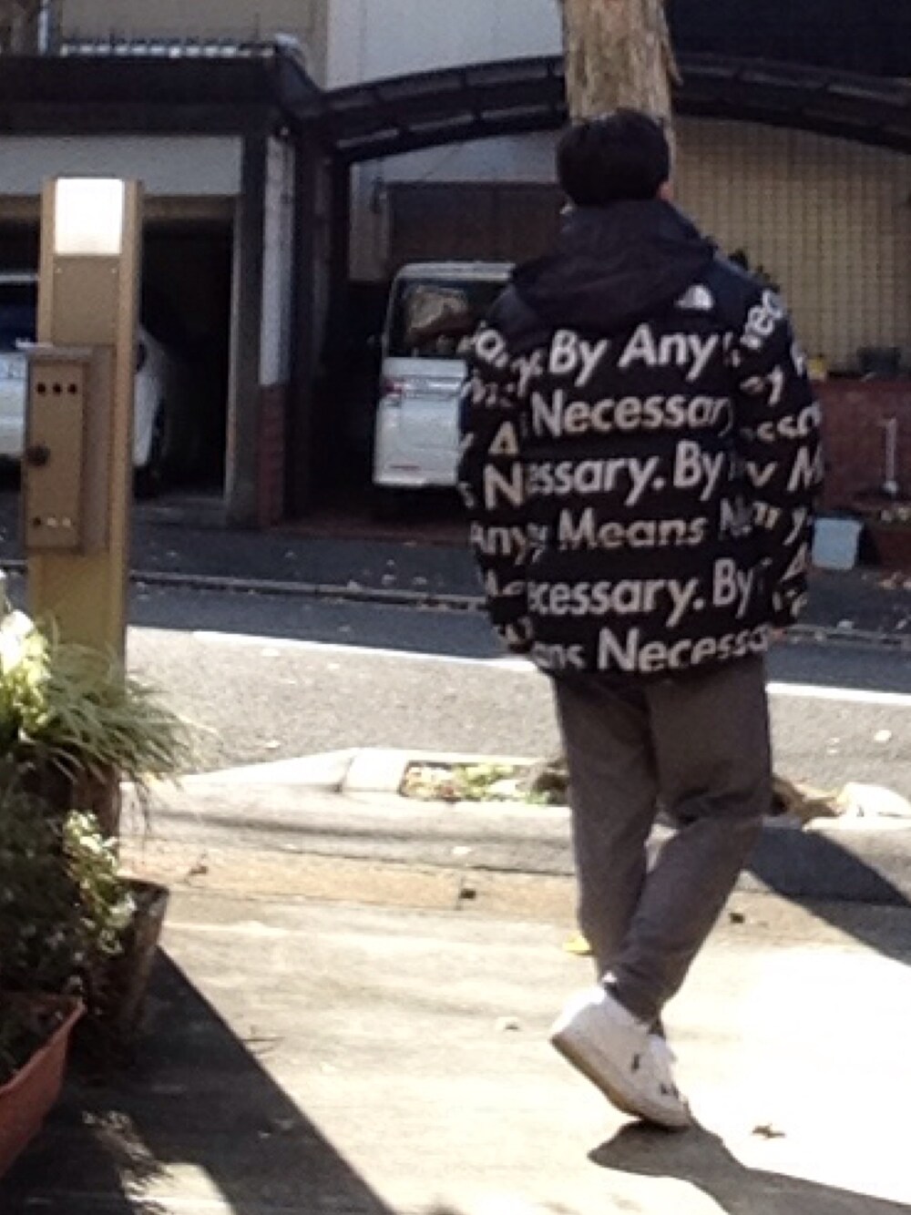 「Supreme のアイテム（ダウンジャケット/コート、ブラック系）」を使った、P-Y-U-N-T-Aさん（メンズ・165cm）の秋コーディネートの1枚目の写真