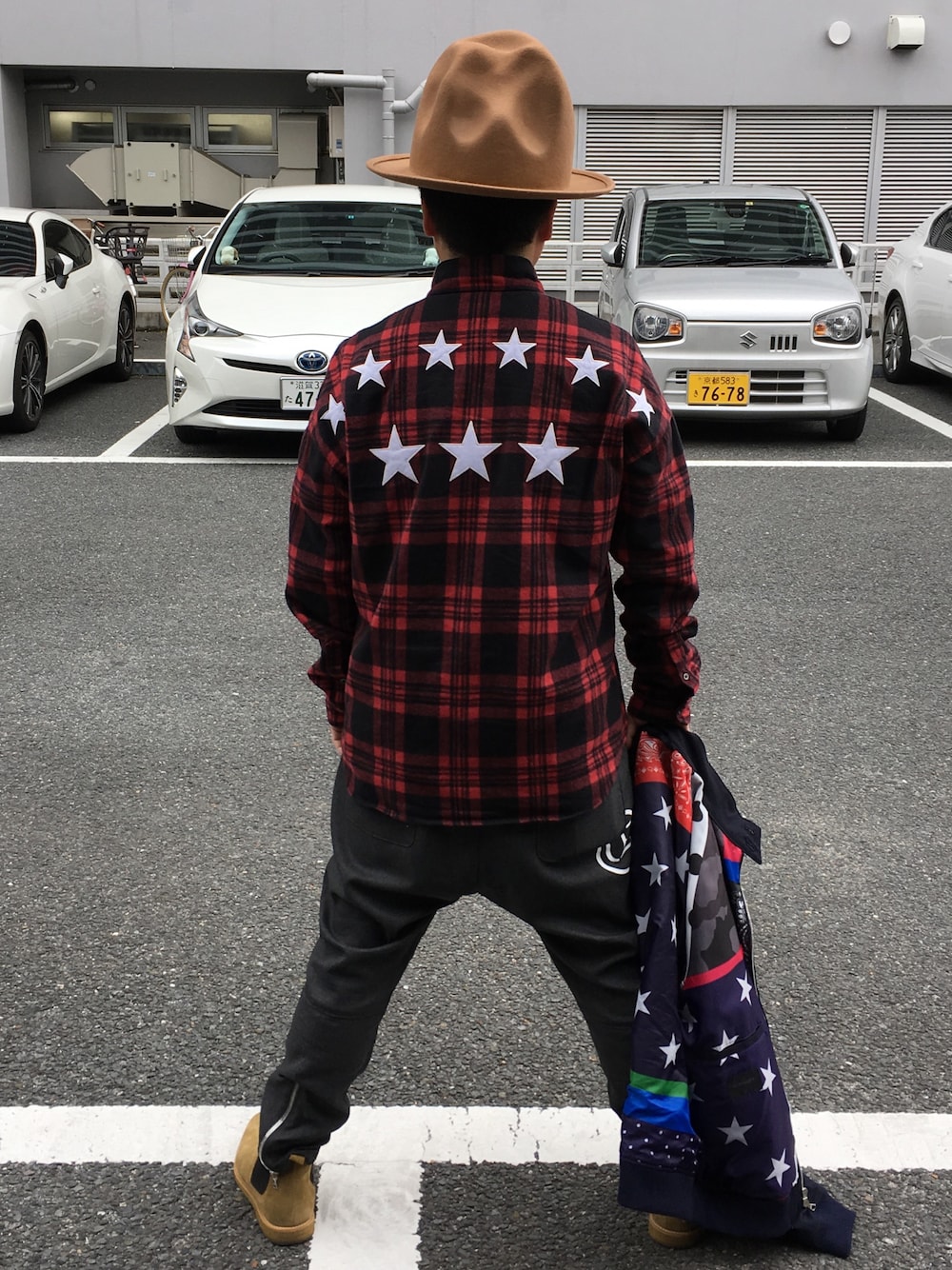 「SOPHNET.、uniform experiment、vivianwestwood、FCRB、カジュアルコーデ、マウンテンハット、ヴィヴィアンウエストウッド、秋のコーデ」｜「Vivienne Westwoodのアイテム（ハット、ベージュ系）」を使った、P-Y-U-N-T-Aさん（メンズ・165cm）の秋コーディネートの1枚目の写真