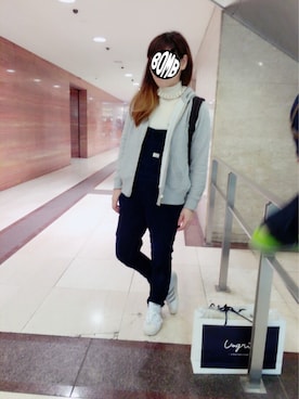 「Rodeo Crowns（ロデオクラウンズ）のアイテム（サロペット/オーバーオール、ブルー系）」を使った、Akane Wachiさん（レディース・160cm）の春コーディネート