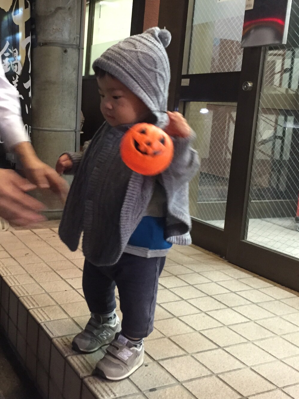 「WEAR HALLOWEEN 2015、ハロウィン」｜「Familiar のアイテム（ポンチョ、グレー系）」を使った、ootsunさん（レディース・154cm）の秋コーディネートの1枚目の写真