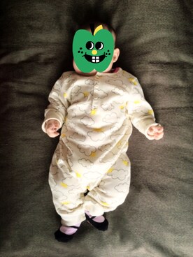 「アイテム（その他ベビー用品、パープル系）」を使った、Yuya Onoderaさん（キッズ・70cm）の春コーディネート