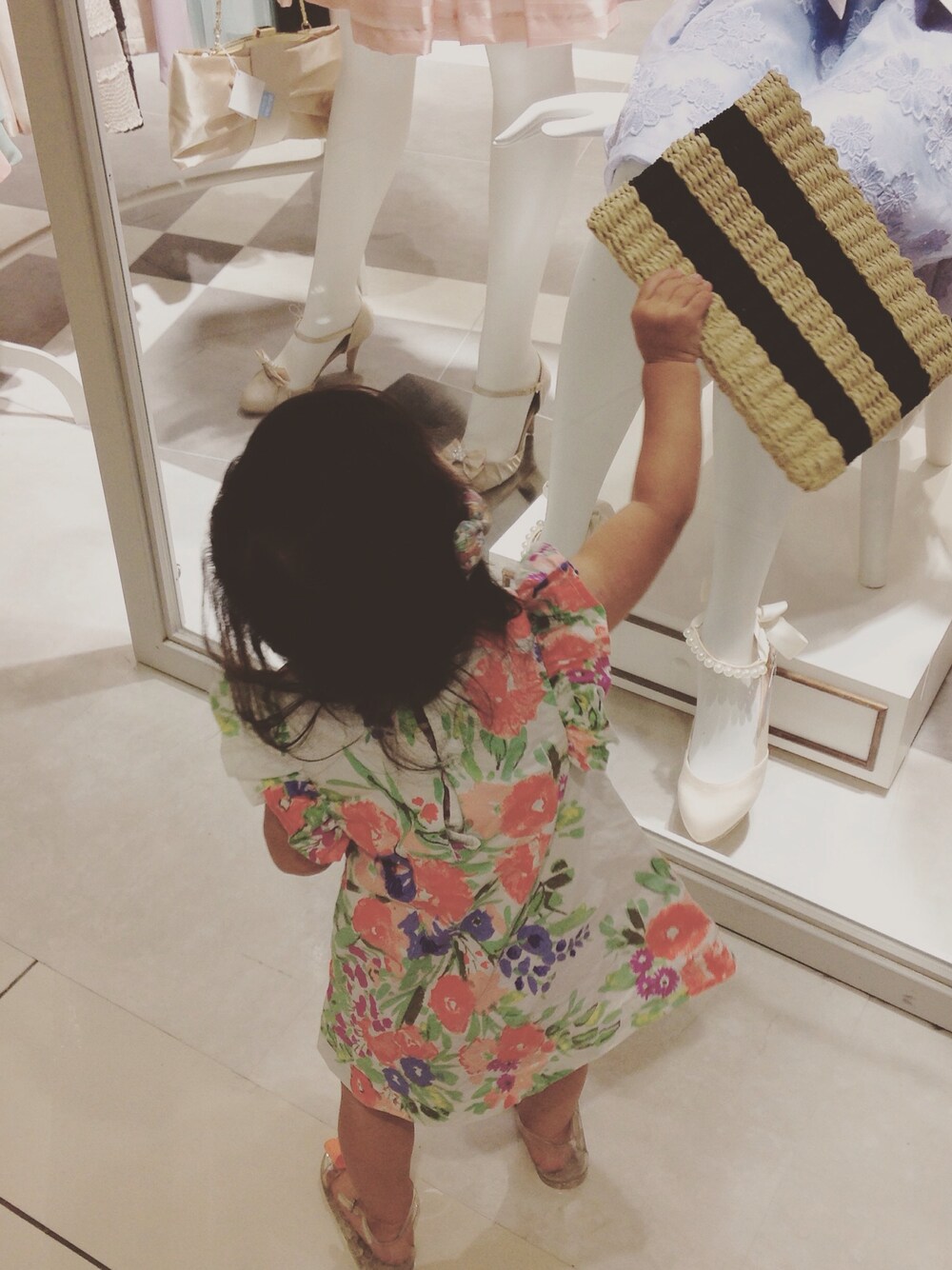 「OLD NAVYのアイテム（ワンピース、ピンク系）」を使った、Mai さん（キッズ・80cm）の秋コーディネートの1枚目の写真