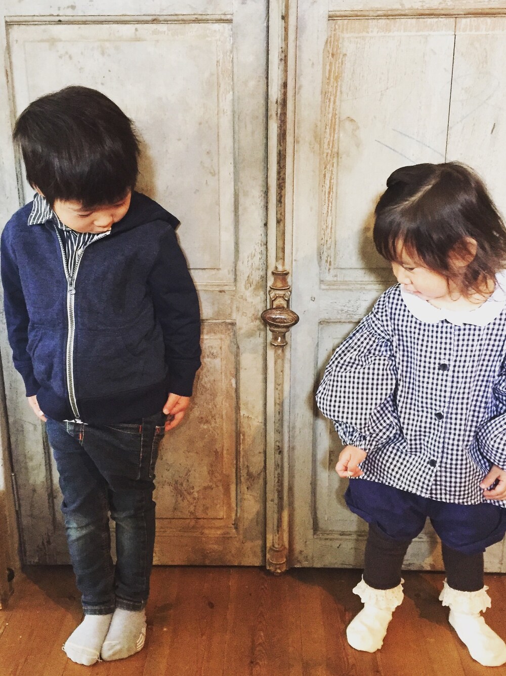 「OLD NAVYのアイテム（パーカー、ブルー系）」を使った、Mai さん（キッズ・100cm）の冬コーディネートの1枚目の写真