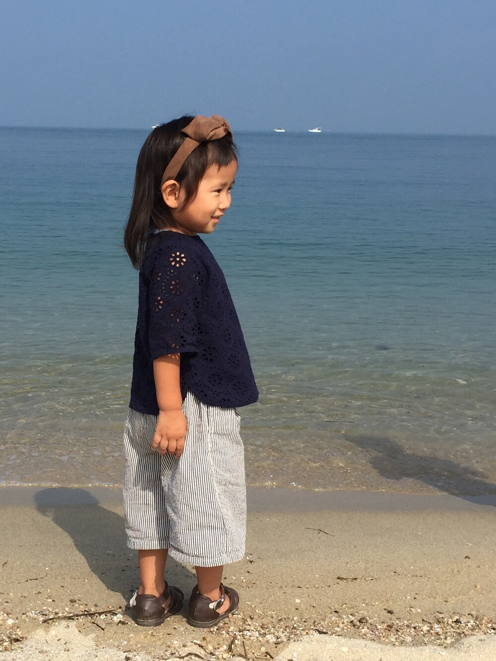 「petit mainのアイテム（Tシャツ/カットソー、ブルー系）」を使った、Mai さん（キッズ・90cm）の秋コーディネートの1枚目の写真
