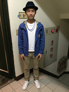 「Carhartt（カーハート）のアイテム（トレンチコート）」を使った、湯家維さん（メンズ・173cm）の春コーディネート