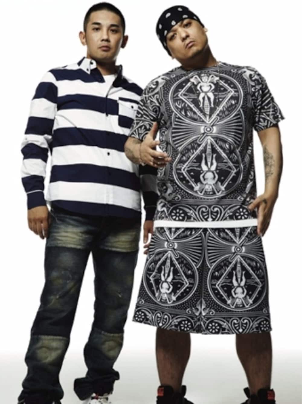 ブルー系のTシャツ/カットソー、ブルー系のその他パンツを着用したメンズの夏コーディネートの1枚目の写真