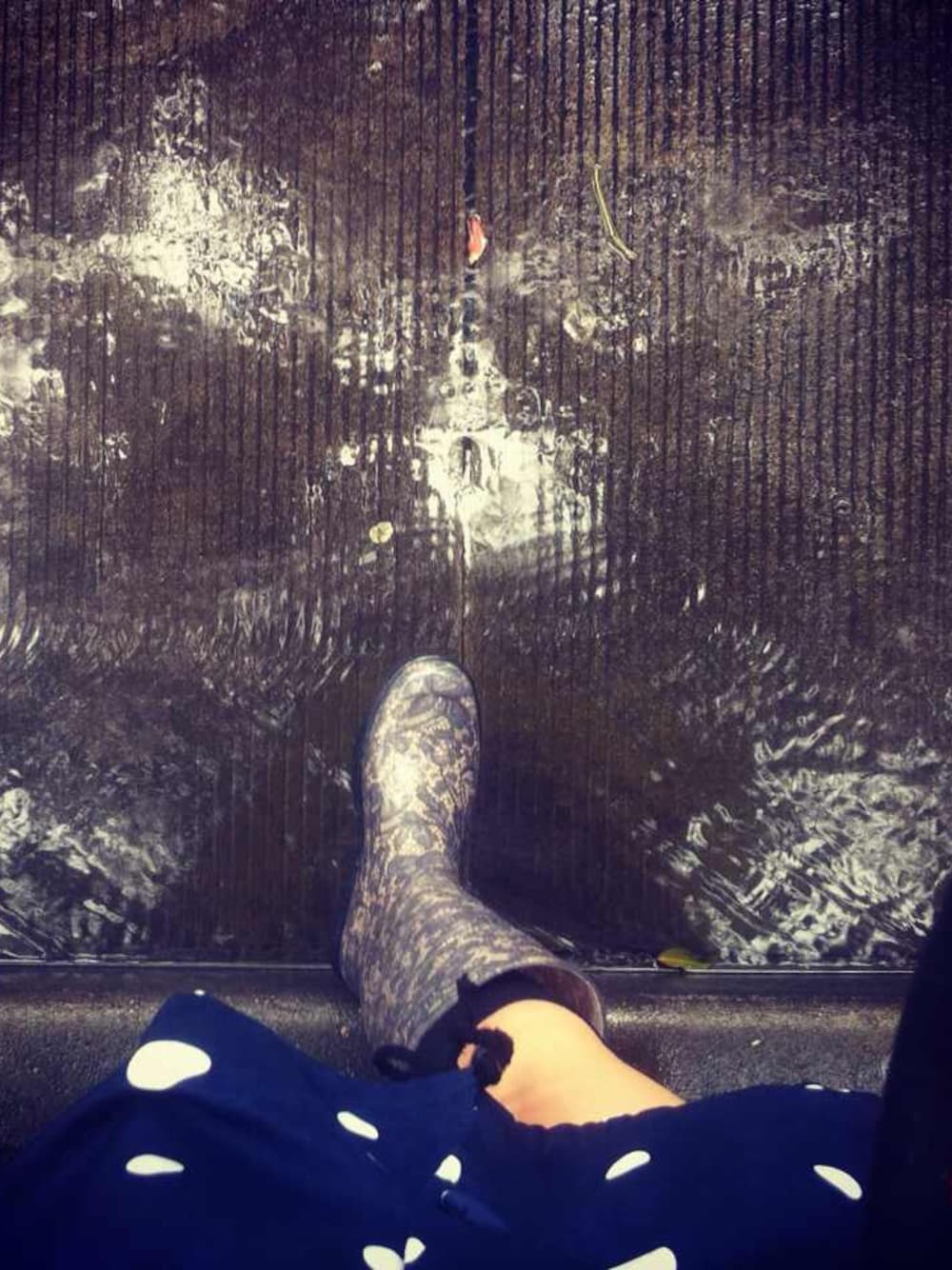 「Vivienne Westwood、DOLCE&GABBANA」｜「DOLCE&GABBANAのRain boots（ブーツ、その他）」を使った、inesさん（レディース・173cm）の夏コーディネートの1枚目の写真
