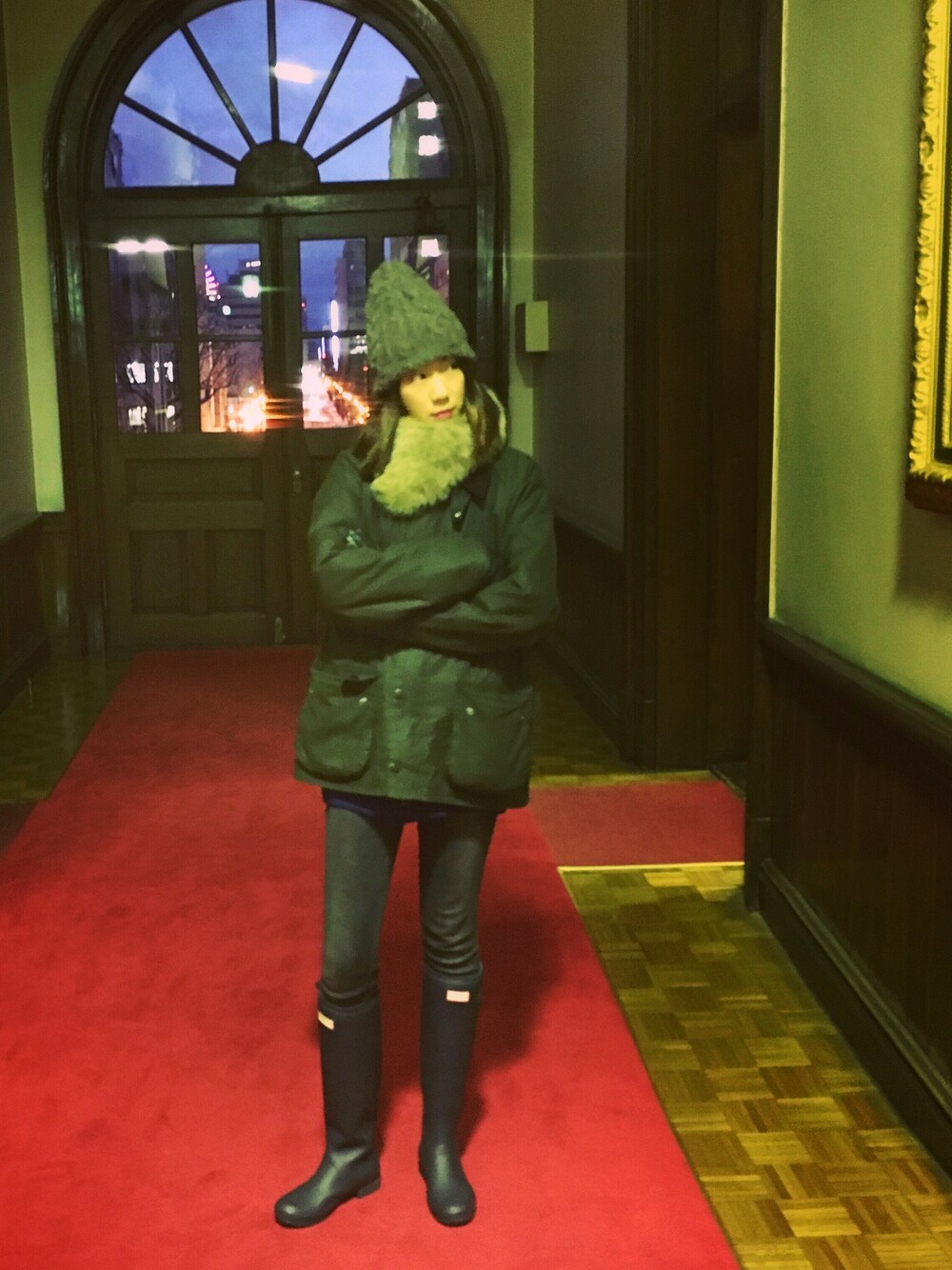 「北海道」｜「Barbourのアイテム（ジャケット/アウター、グリーン系）」を使った、inesさん（レディース・173cm）の春コーディネートの1枚目の写真