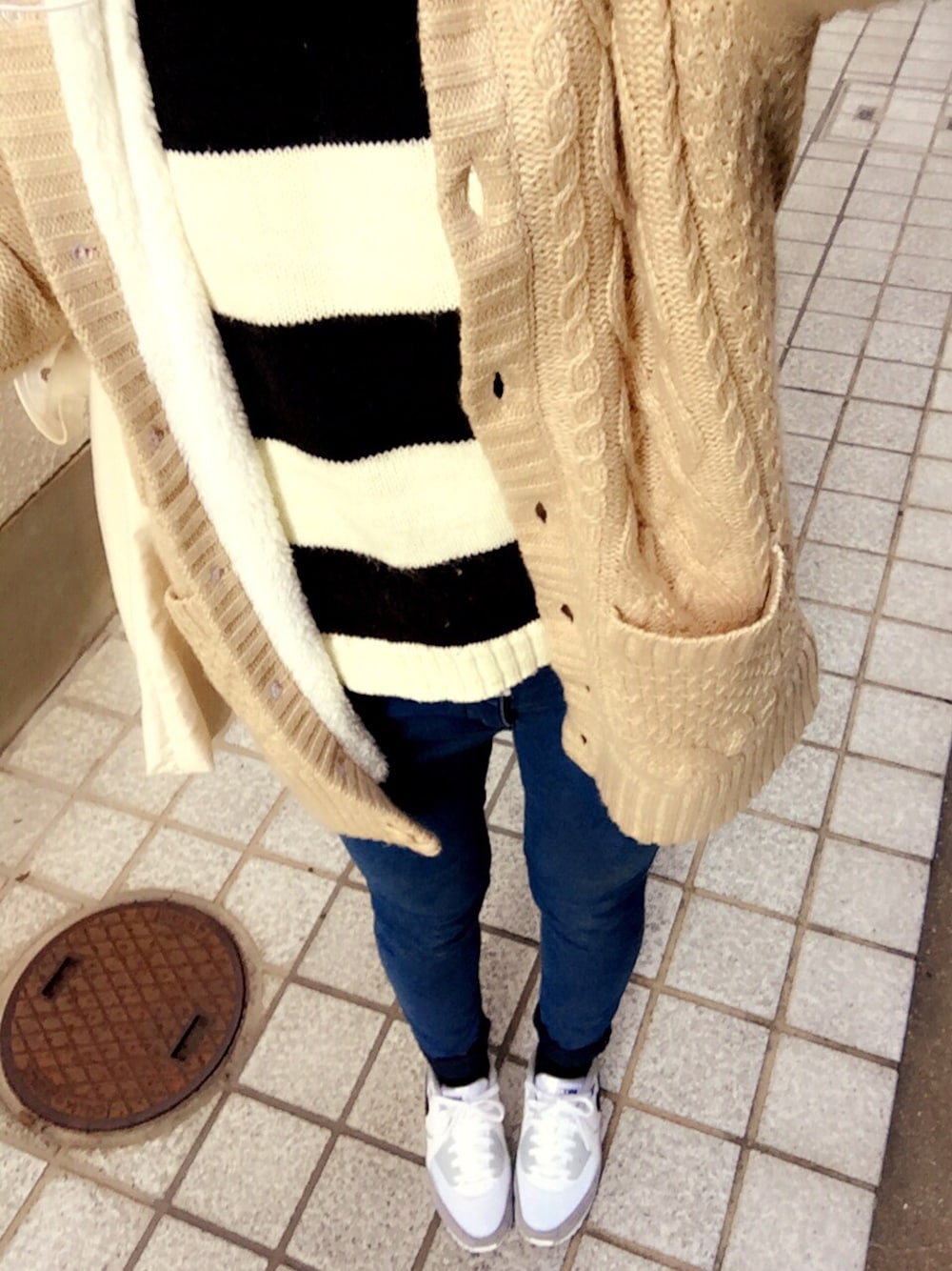 「AIR MAX」｜「VISのアイテム（その他アウター、ベージュ系）」を使った、sakiさん（レディース・165cm）の冬コーディネートの1枚目の写真