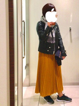 「グレーニット」｜「アイテム（ライダースジャケット）」を使った、marota さん（レディース・156cm）の秋コーディネート