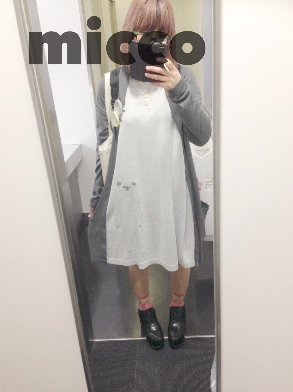 「グレー、ne-net、ロングカーディガン、ワンピース」｜「Ne-netのスイボクマニット / ワンピース（ワンピース/ドレス、グレー系）」を使った、miccoさん（レディース・159cm）の春コーディネートの1枚目の写真