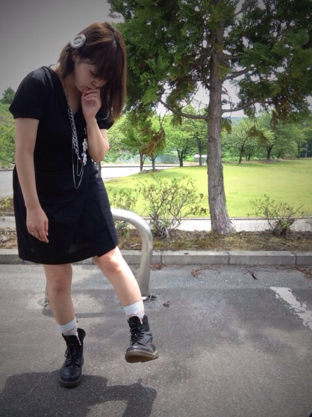 「ワンピース、黒、Dr.Martens」｜「Vivienne Westwood red labelのアイテム（ワンピース、ブラック系）」を使った、miccoさん（レディース・159cm）の夏コーディネートの1枚目の写真