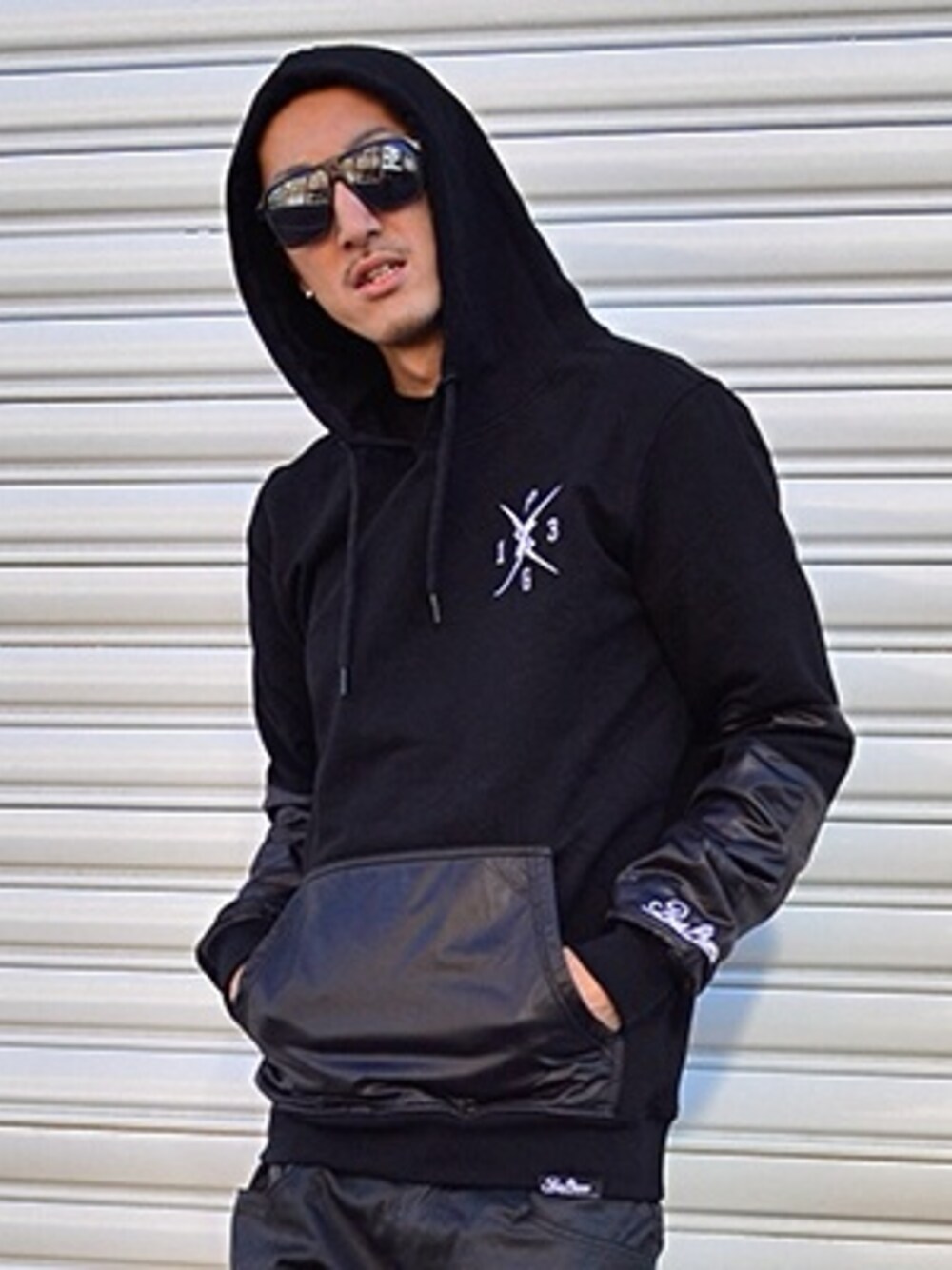 「PostGame 2Piece Hoody（パーカー、ブラック系）」を使った、RAYさん（メンズ・176cm）の冬コーディネートの1枚目の写真