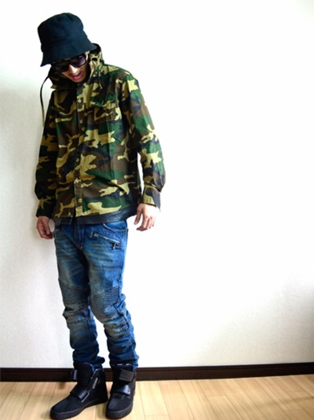 「YOLO Ltd.」｜「AN'AME  Camo Hoody Shirt（シャツ/ブラウス、グリーン系）」を使った、RAYさん（メンズ・176cm）の春コーディネートの1枚目の写真