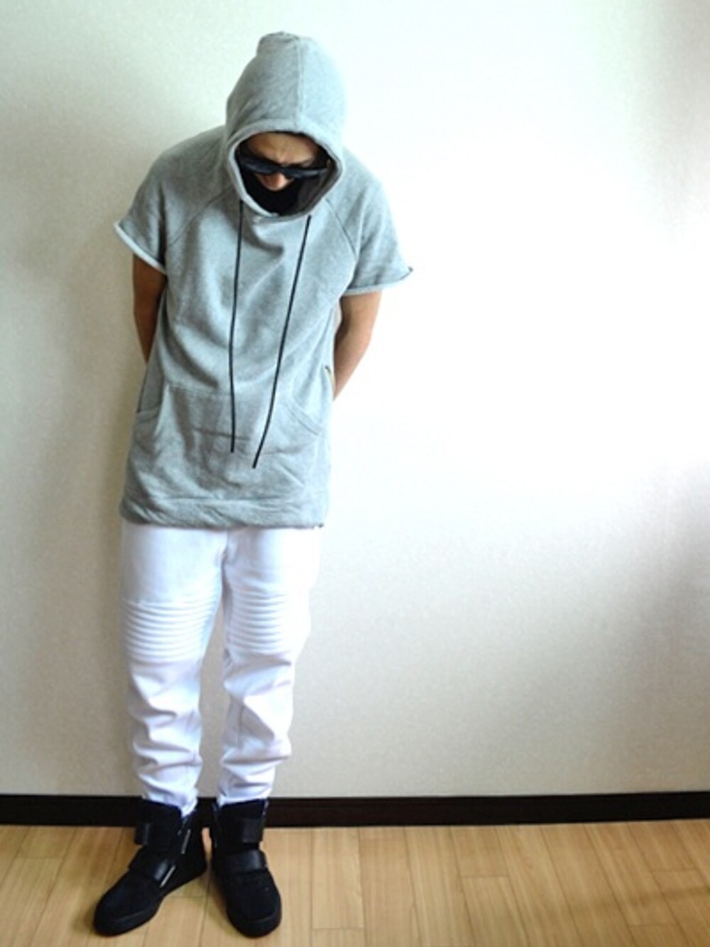 「YOLO Ltd.」｜「AN'AME  Biker sweat pants（その他パンツ、ホワイト系）」を使った、RAYさん（メンズ・176cm）の春コーディネートの1枚目の写真