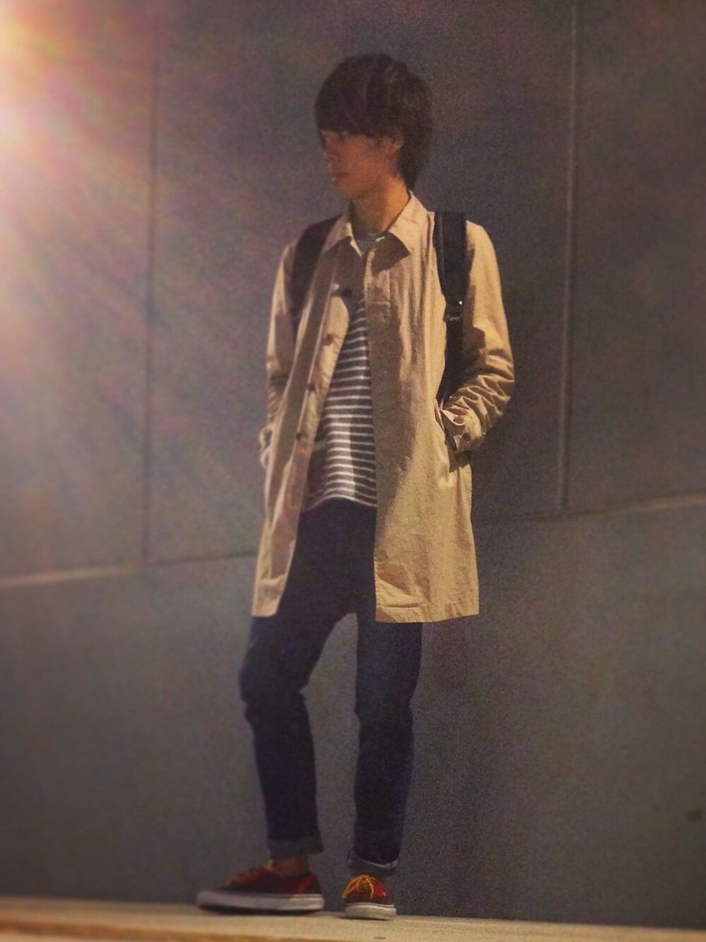 「スプリングコート、スニーカー、トレンチコート、スキニーパンツ」｜「COACHのアイテム（バックパック/リュック、ブラック系）」を使った、yyyさん（メンズ・177cm）の春コーディネートの1枚目の写真