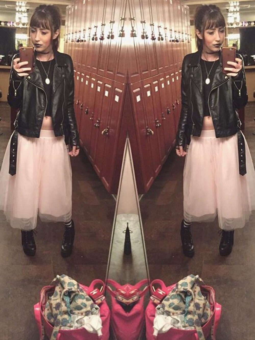 「R29AllAboutTheSleeve、ootd、outfit、leatherjacket、gothic、skirt、summer、STYLE、fashion」｜「charlotte russeのアイテム（ブーティ、ブラック系）」を使った、Gina Bahumbugさん（レディース・163cm）の夏コーディネートの1枚目の写真