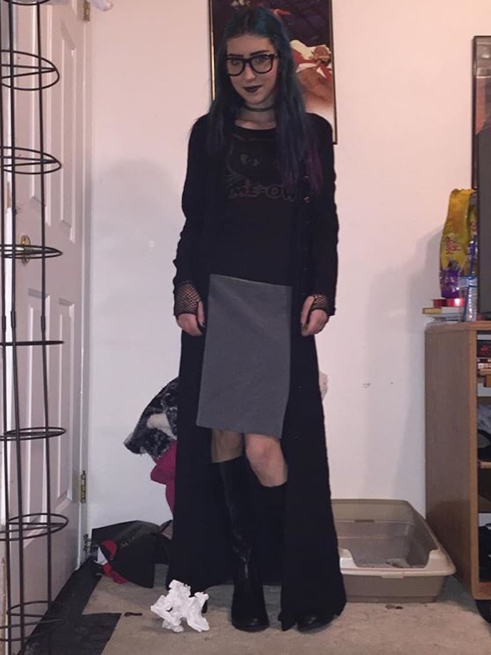 「R29Monochromies、ootd、outfit、summer、casual、skirt、boots、STYLE、fashion」｜「FOREVER 21のアイテム（ブーツ、ブラック系）」を使った、Gina Bahumbugさん（レディース・163cm）の夏コーディネートの1枚目の写真