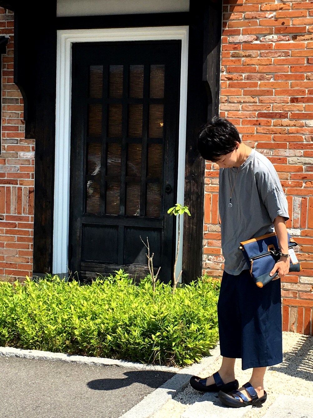 「mercibeaucoup,、HARE、niko and…、bianchi、Re:getA、ビックシルエット、ワイドパンツ、青コーデ、ゆるコーデ、ラフ」｜「mercibeaucoup,のＢ：草木染メルティー（Ｓ）（Tシャツ/カットソー、グリーン系）」を使った、◎みつ◎さん（メンズ・169cm）の夏コーディネートの1枚目の写真