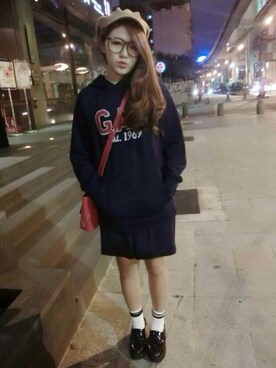 「GAP（ギャップ）のアイテム（パーカー、ブルー系）」を使った、李忌攻さん（レディース・156cm）の秋コーディネート