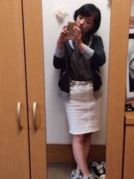 「白スカート」｜「アイテム（スウェット）」を使った、とんこさん（レディース・165cm）の秋コーディネート