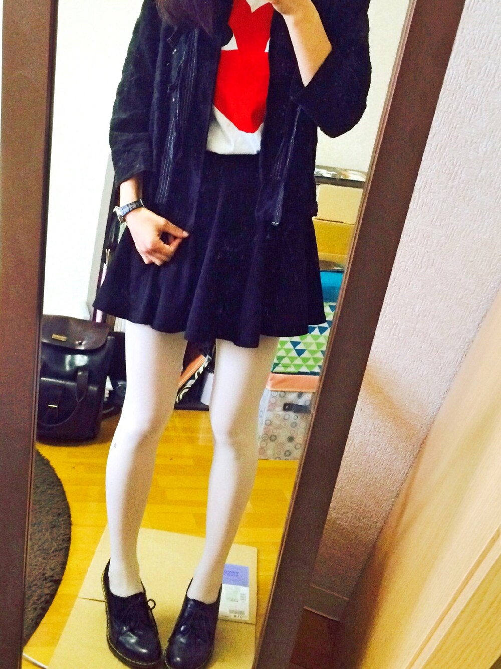 「tricot COMME des GARCONS、PLAY comme des garcons、白タイツ、Dr.Martens」｜「H&Mのアイテム（スカート、ブラック系）」を使った、ユキ坊。さん（レディース・156cm）の春コーディネートの1枚目の写真