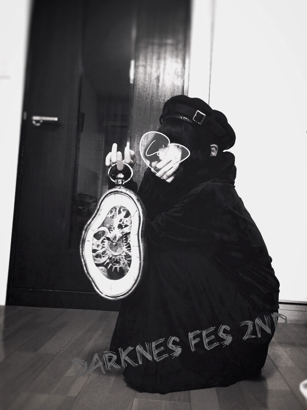 「暗黒フェス2nd、時計、お誕生日じゃない日、銀、こうもりさん。、オールブラック、ベレー帽、ゴシック」｜「水曜日のアリスのメルティクロック（掛け時計、シルバー系）」を使った、ユキ坊。さん（レディース・156cm）の冬コーディネートの1枚目の写真