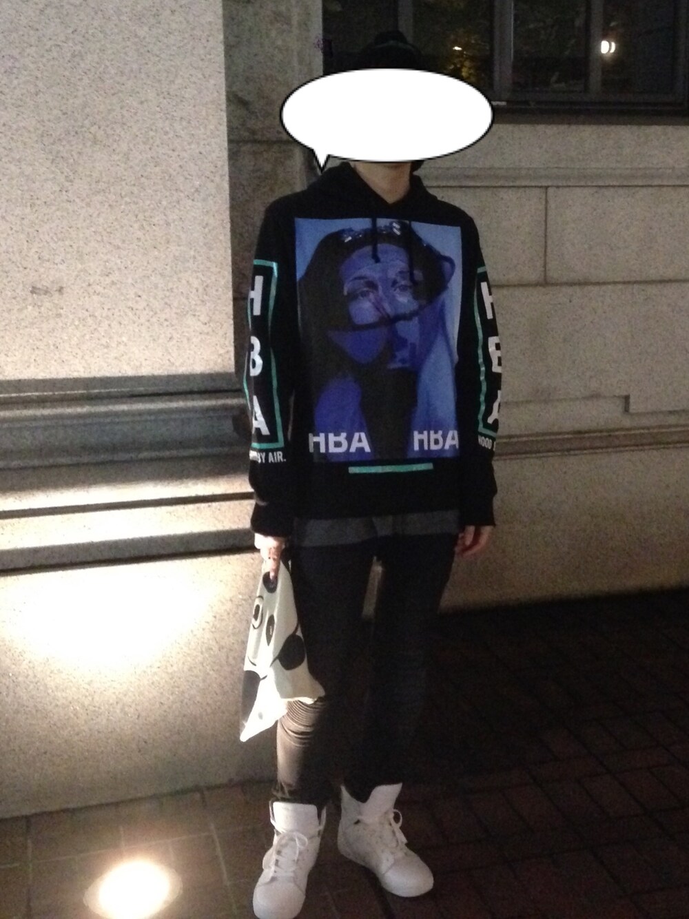 「hba、HOOD BY AIR、パーカー、ストリート、ハイカットスニーカー、SUPRA、クラッチバッグ、FRAPBOIS ZOO」｜「SUPRAのSKYTOP（スニーカー、ホワイト系）」を使った、メジロマックイーン🐴さん（メンズ・176cm）の秋コーディネートの1枚目の写真