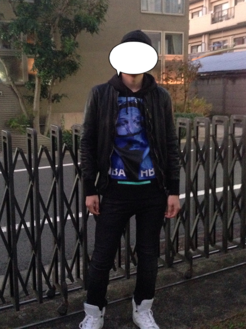 「HOOD BY AIR、パーカー、ハイカットスニーカー、キャップ後ろかぶり、レザージャケット、GIORGIO BRATO、ストリート」｜「GIORGIO BRATOのアイテム（ライダースジャケット、ブラック系）」を使った、メジロマックイーン🐴さん（メンズ・176cm）の秋コーディネートの1枚目の写真