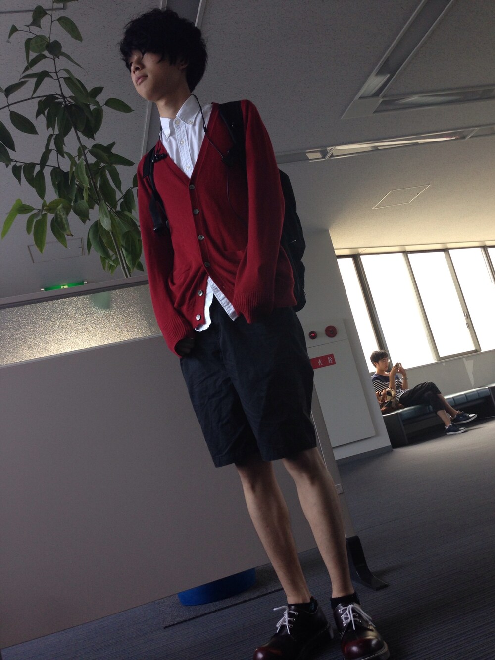 「Dr. Martensのアイテム（ブーティ、ブラウン系）」を使った、カズヒコさん（メンズ・180cm）の秋コーディネートの1枚目の写真