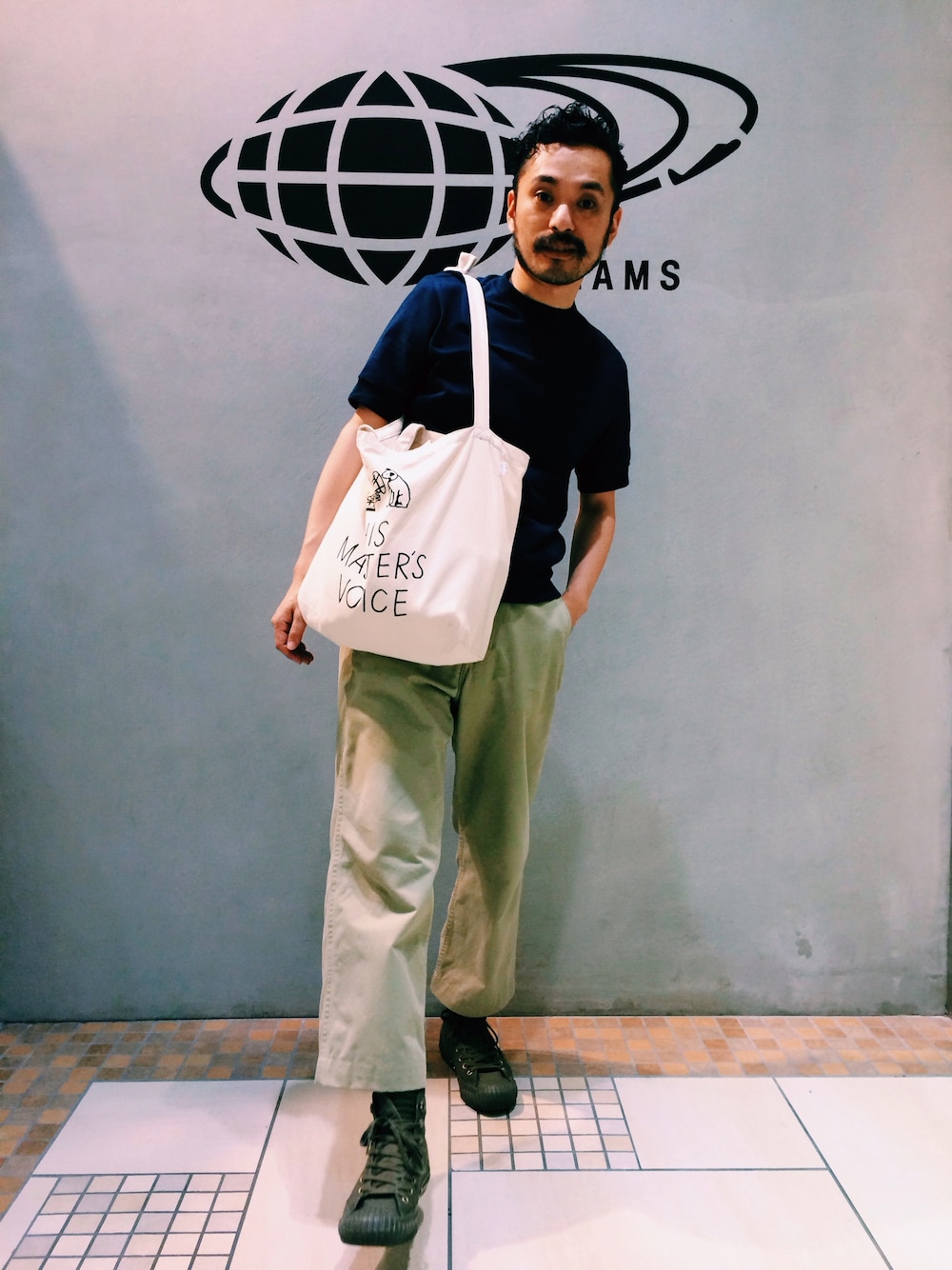 「エコバッグ」｜「BEAMS BOYのCAMBER / SOLID CREW（Tシャツ/カットソー、ブルー系）」を使った、tsuntsunさん（メンズ・170cm）の夏コーディネートの1枚目の写真