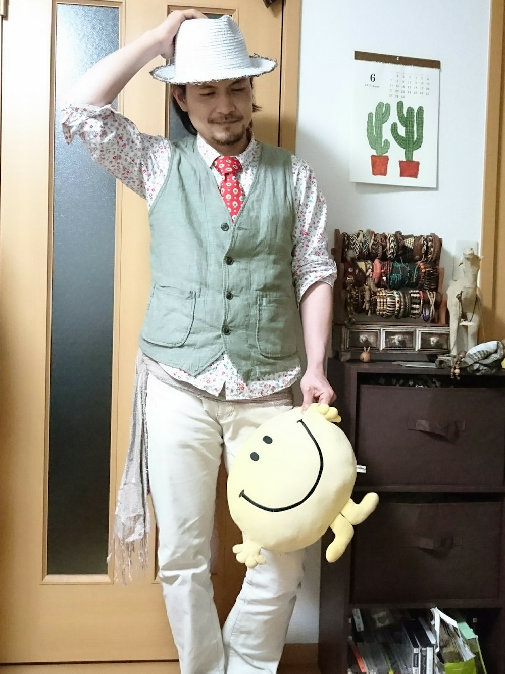 「リバティ柄、花柄、彼女ん家、白パンツ、腰巻き」｜「自作リメイクのアイテム（帽子、ホワイト系）」を使った、ＧＡＴＳさん（メンズ・175cm）の夏コーディネートの1枚目の写真