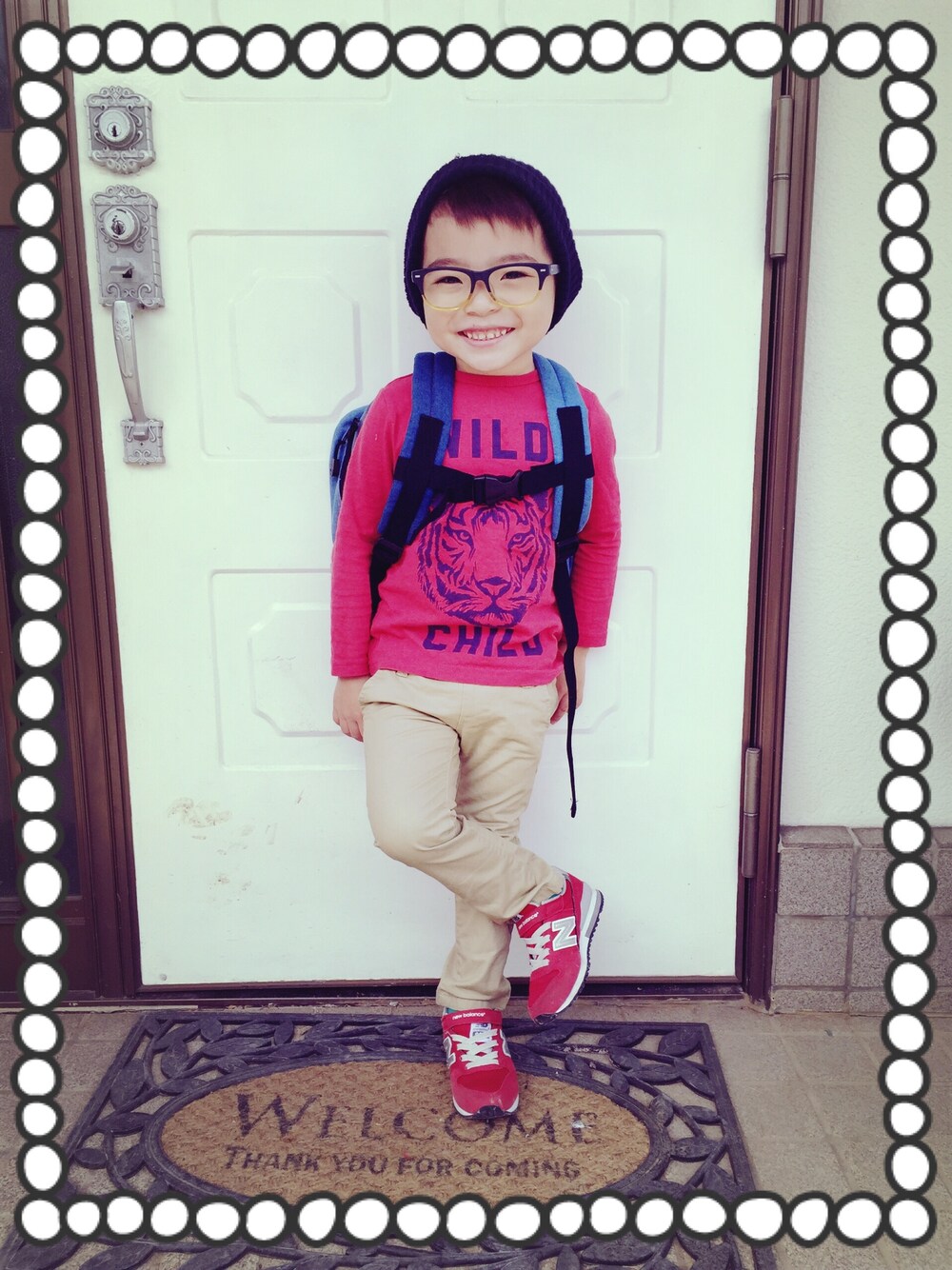 「Right-on KIDSのアイテム（チノパンツ、ベージュ系）」を使った、Daniel555さん（キッズ・100cm）の秋コーディネートの1枚目の写真