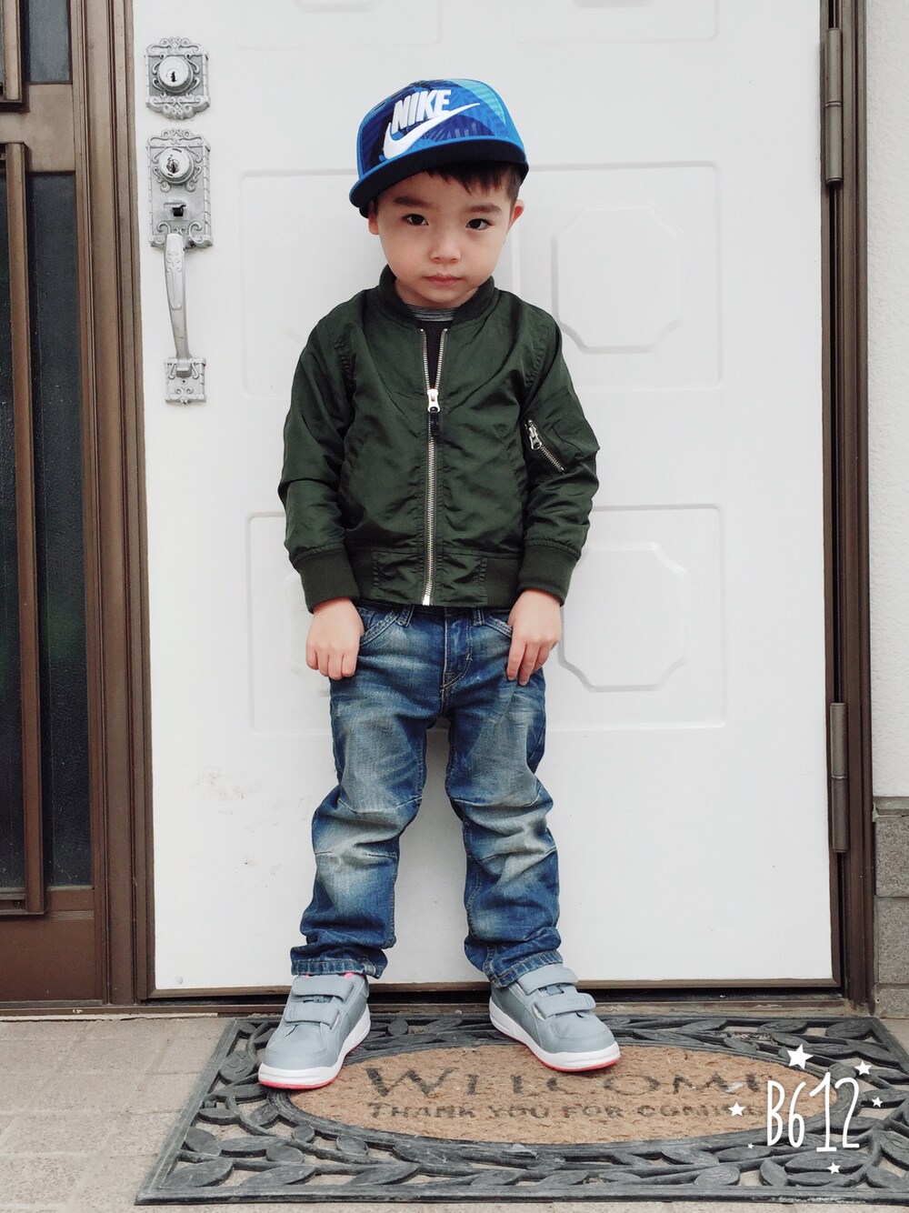 「Right-on KIDSのアイテム（ミリタリージャケット、グリーン系）」を使った、Daniel555さん（キッズ・100cm）の秋コーディネートの1枚目の写真