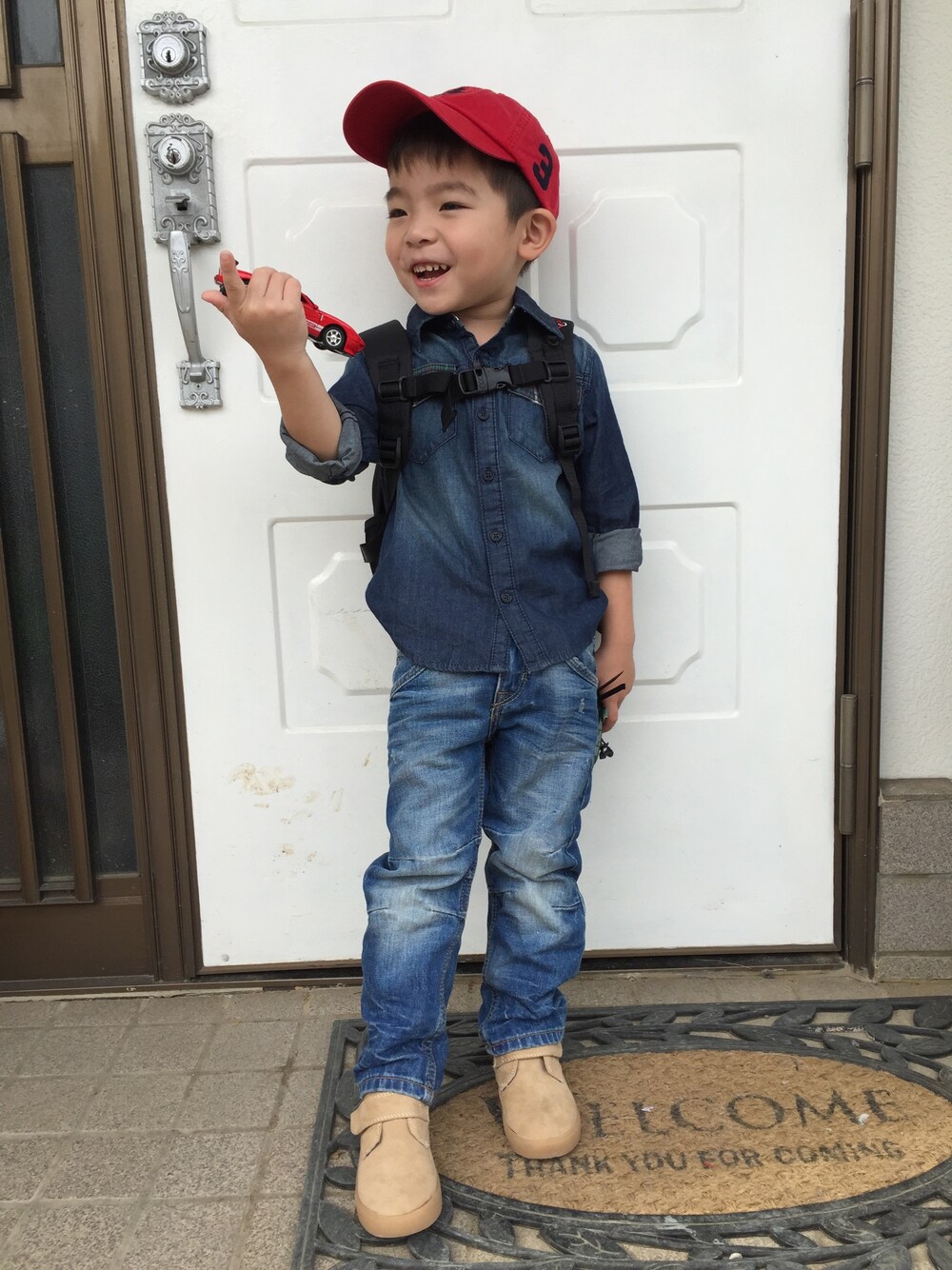 「GAPのアイテム（シャツ/ブラウス、ブルー系）」を使った、Daniel555さん（キッズ・100cm）の秋コーディネートの1枚目の写真