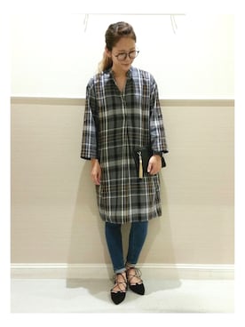 「アイテム（シャツワンピース、グレー系）」を使った、chiakiさん（レディース・161cm）の秋コーディネート